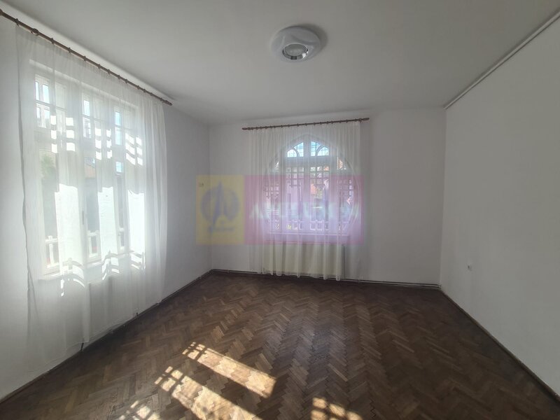 Casa de inchiriat in Campina, zona Centrala