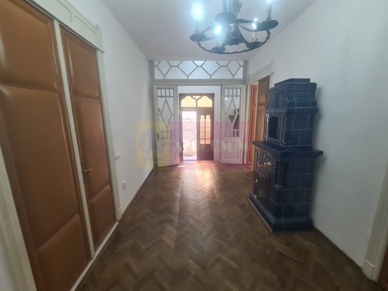 Casa de inchiriat in Campina, zona Centrala